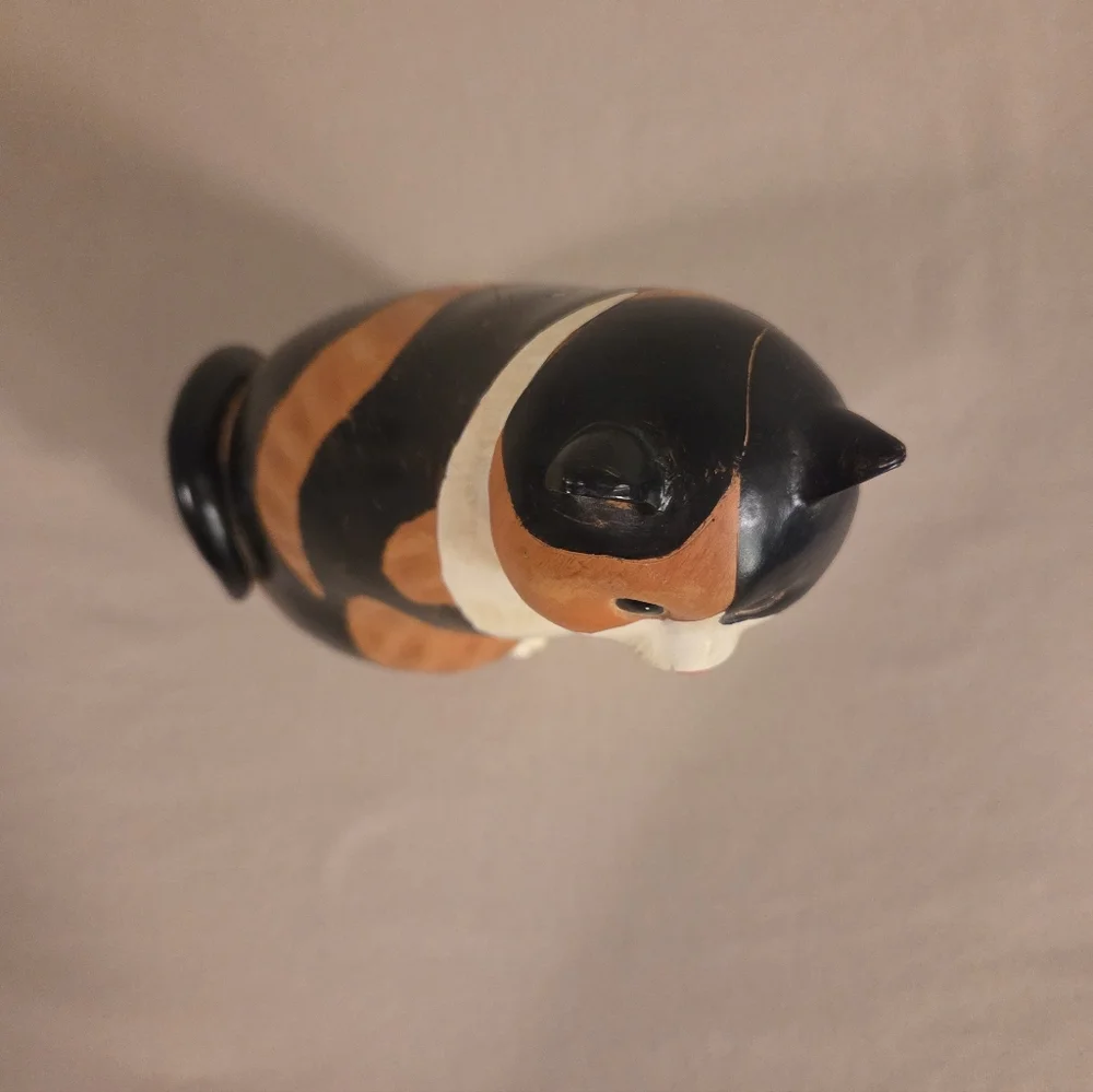 DISTRESSED WOODEN CALLICO CAT FIGURINE - Picture 5 of 7